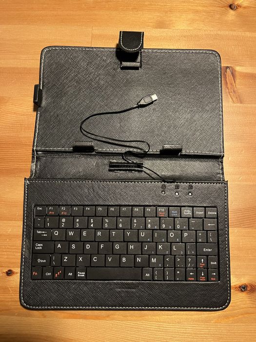 Etui z klawiaturą na tablet