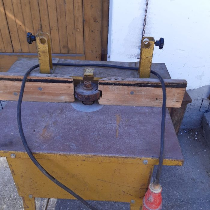 Frezarka dolnowrzecionowa