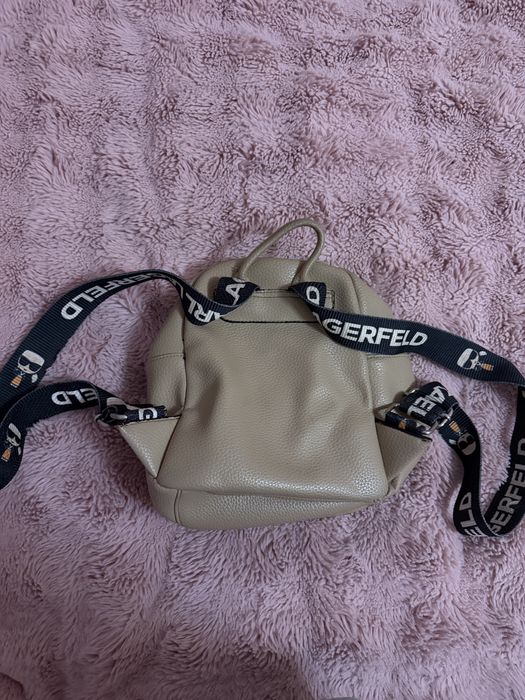 Бежевий рюкзак