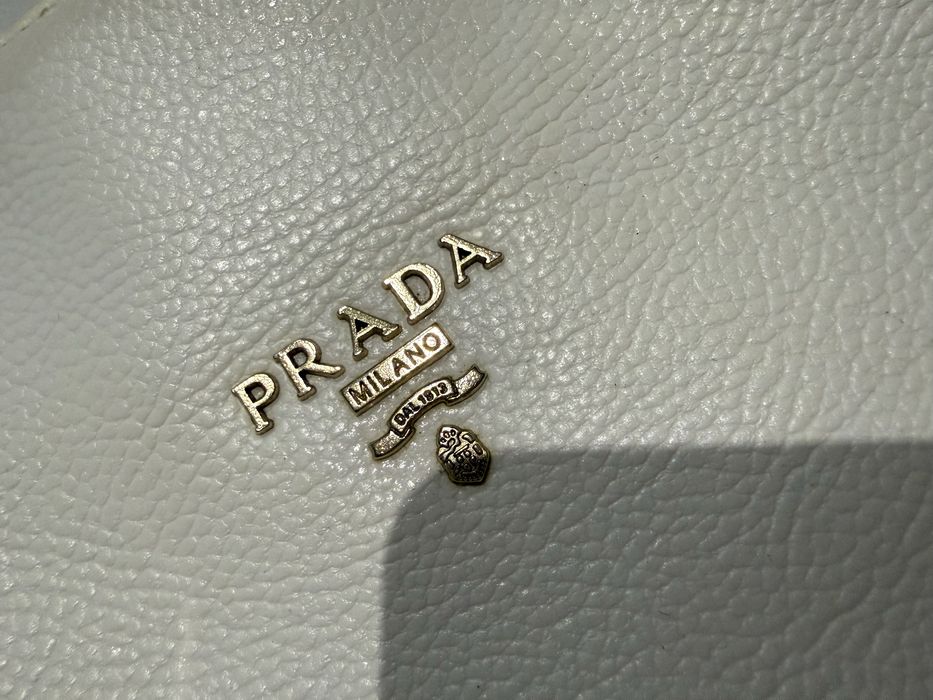 Prada torebka biała logowana złote dodatki