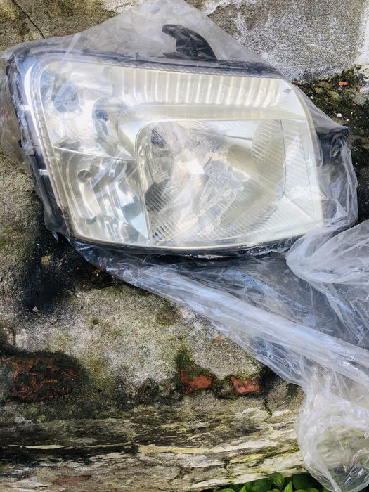 Faro de carro fiat panda