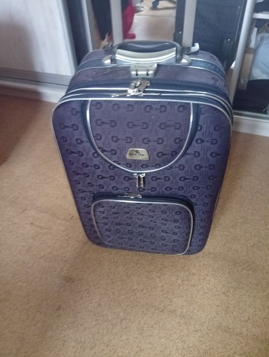 Дорожный чемодан