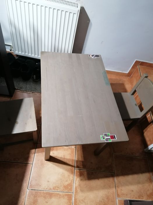 Stolik i krzesełka do pokoju dziecięcego