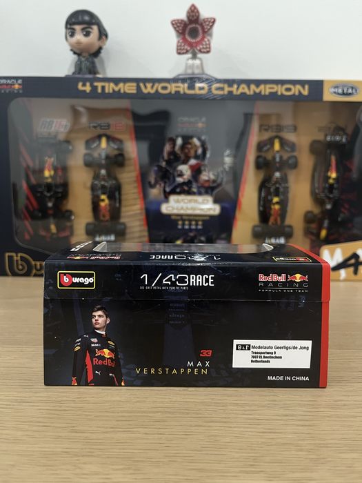 Red Bull RB13 (2017) C/capacete #33- Max Verstappen