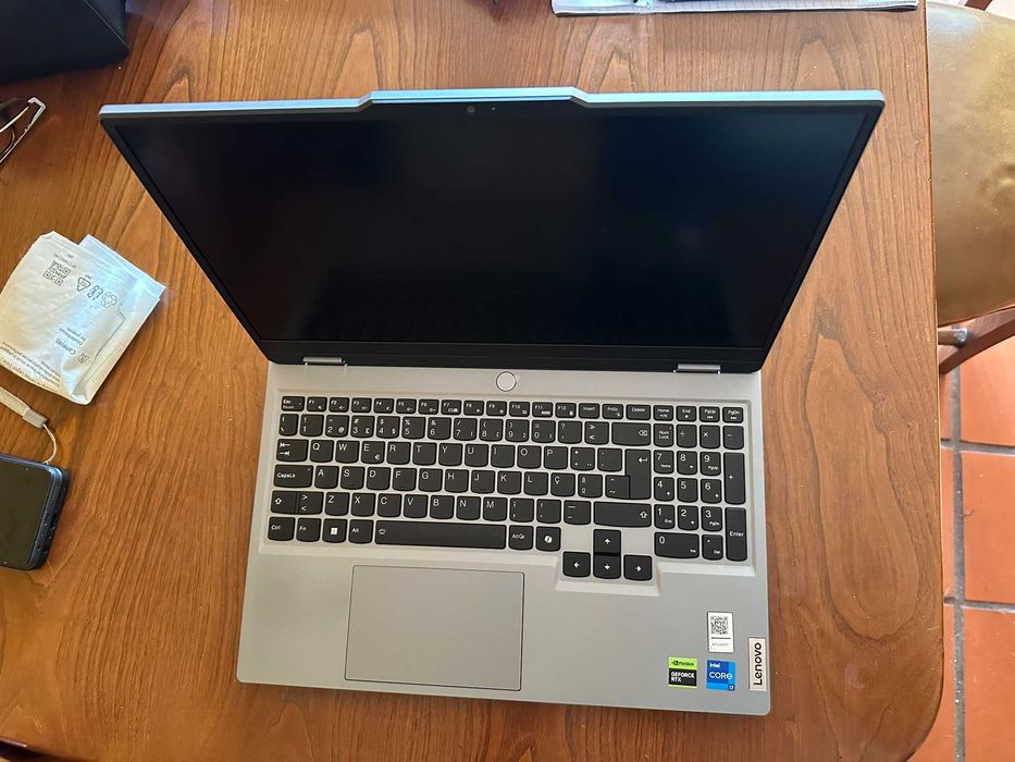 Portátil Lenovo LOQ Gaming (9ª Geração) 15IRX9-967 15.6" Luna Grey