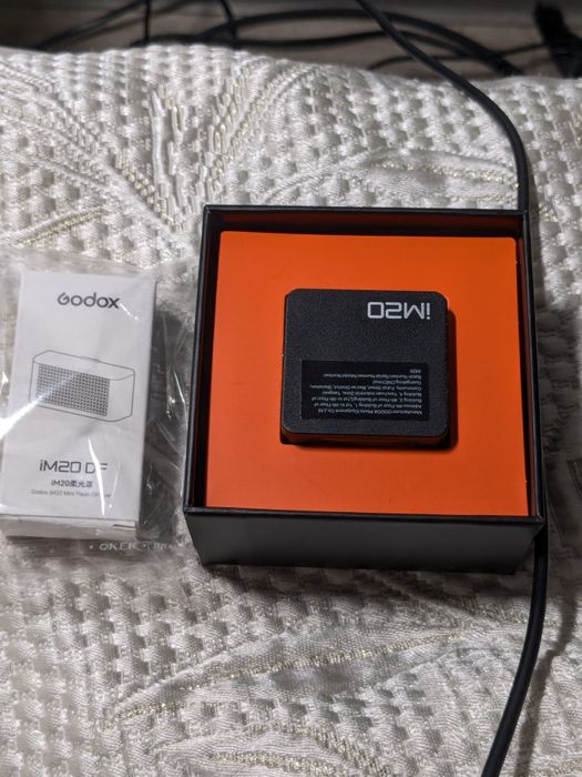 Продам спалах godox IM20