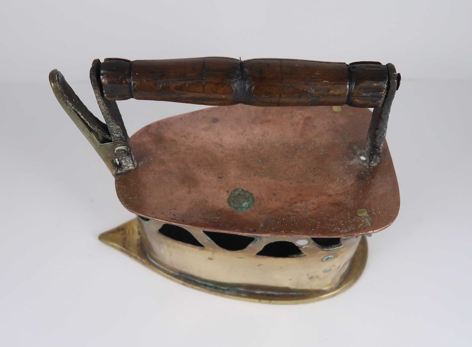 Ferro antigo a carvão do Séc. XIX/XX