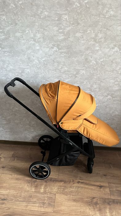 Дитяча коляска в ідеальному стані.