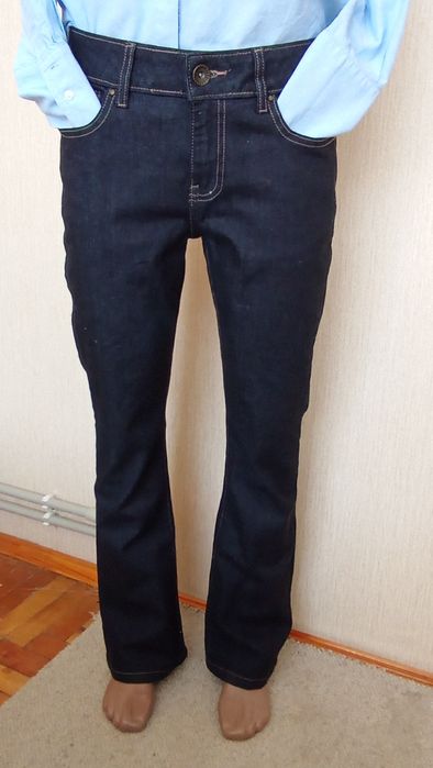 Класичні сині джинси кльош жіночі розмір M, 46