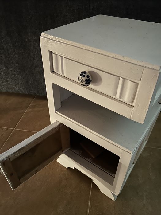 Mesa de Cabeceira antiga recuperada
