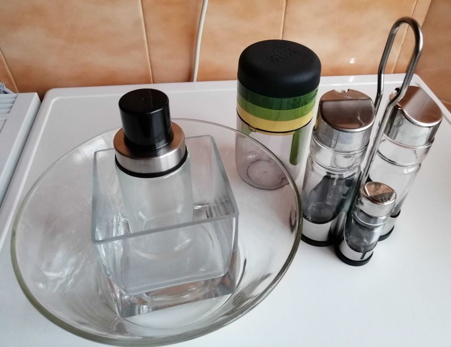 Utensílios, recipentes p/ azeite e Ralador SPIRO JOSEPH - N