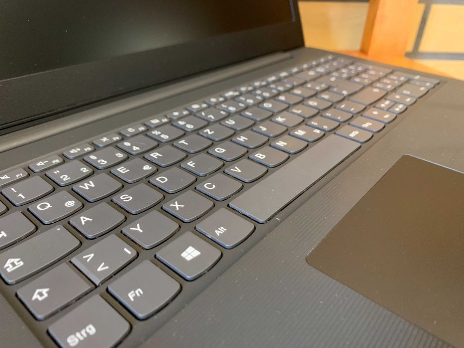 Lenovo V130 i5-7200U 8GB 512GB SSD M2