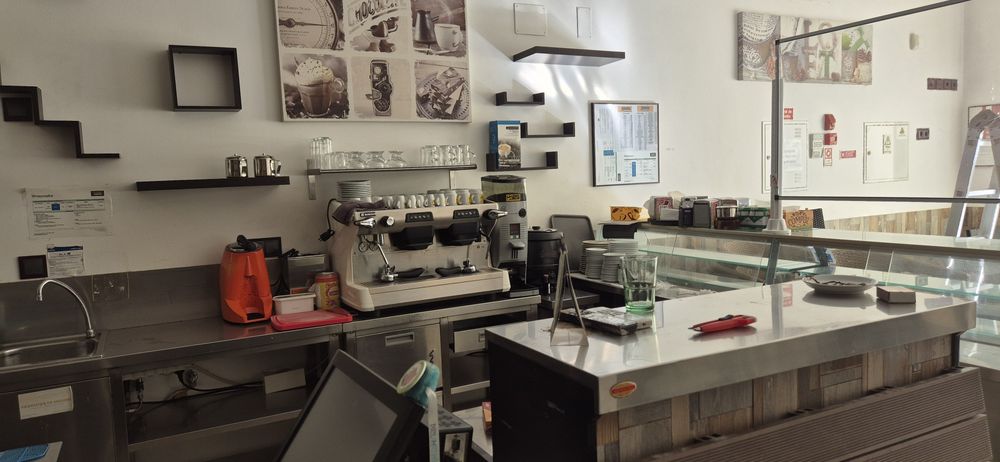 Aluguer loja cafetaria e Mercearia Torres vedras central