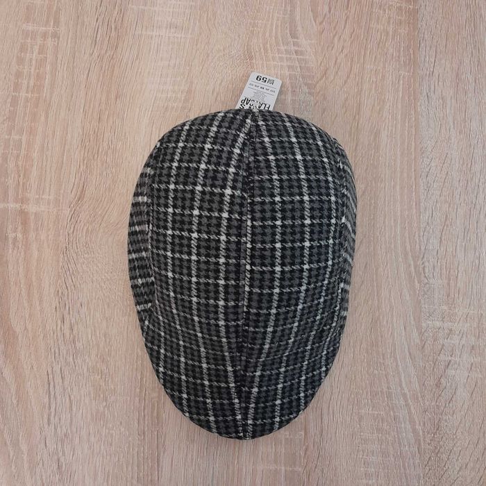 Nowa czapka z płaskim daszkiem, Retro/krateczka biało-szara/ 59 cm CKV