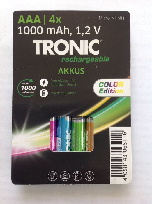 Акумуляторні батареї типу АА та ААА.