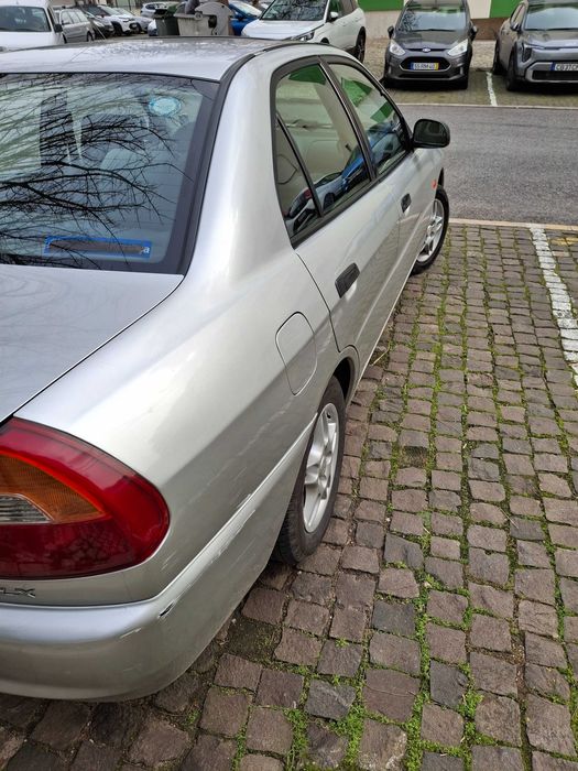 Vendo carro em estado razoável