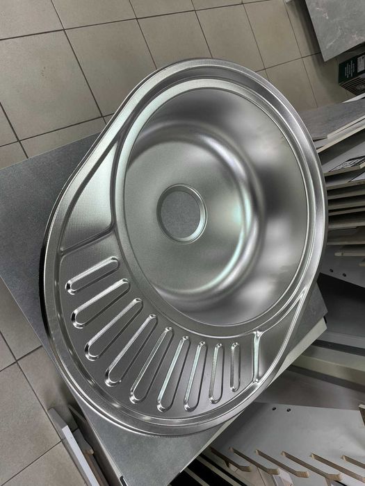 Кухонна мийка кругла з місцем для сушіння