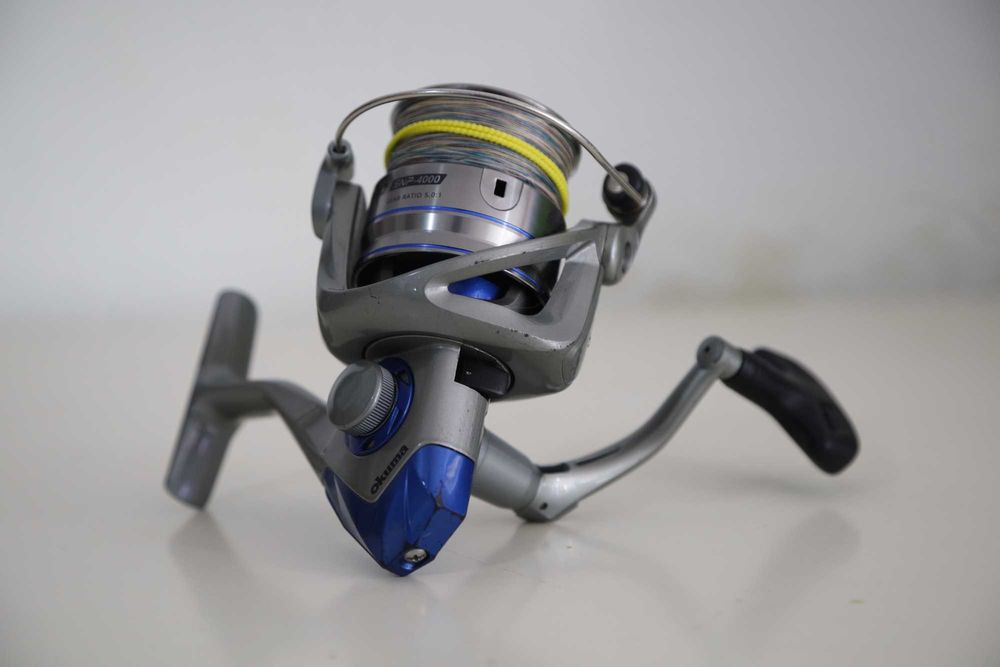 Carreto de pesca OKUMA 4000, para spinning