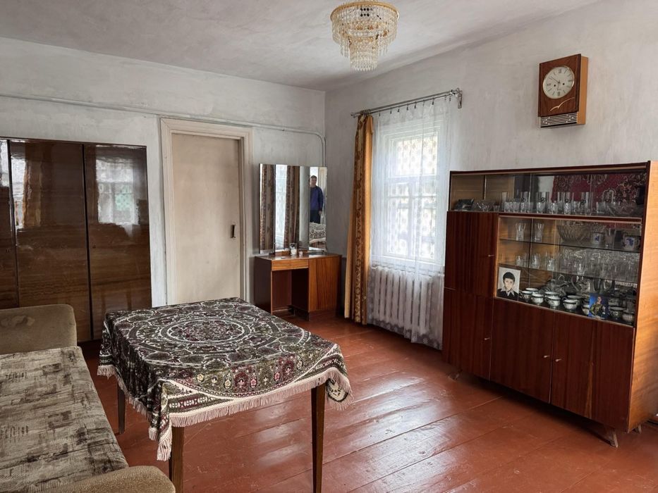 Продається затишний будинок площею 65 м² із присадибною ділянкою 10 соток у місті Остер!
