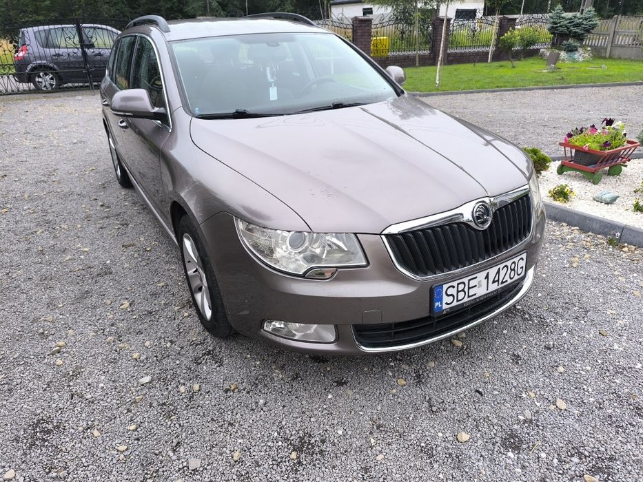 Skoda superb  benzyna 2010 serwisowana książka serwisowa