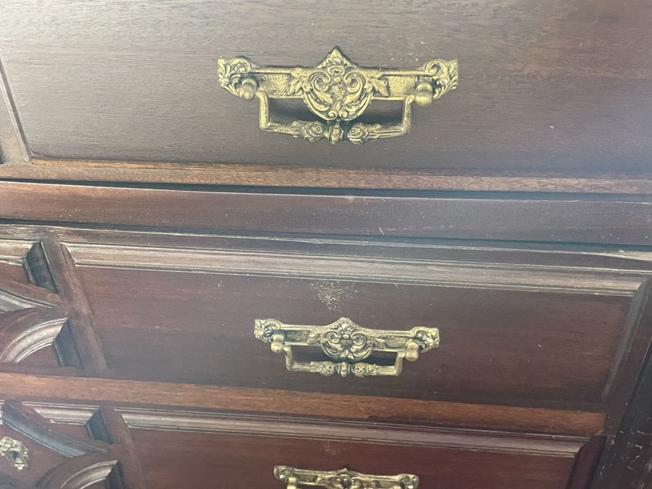 Cómoda castanha