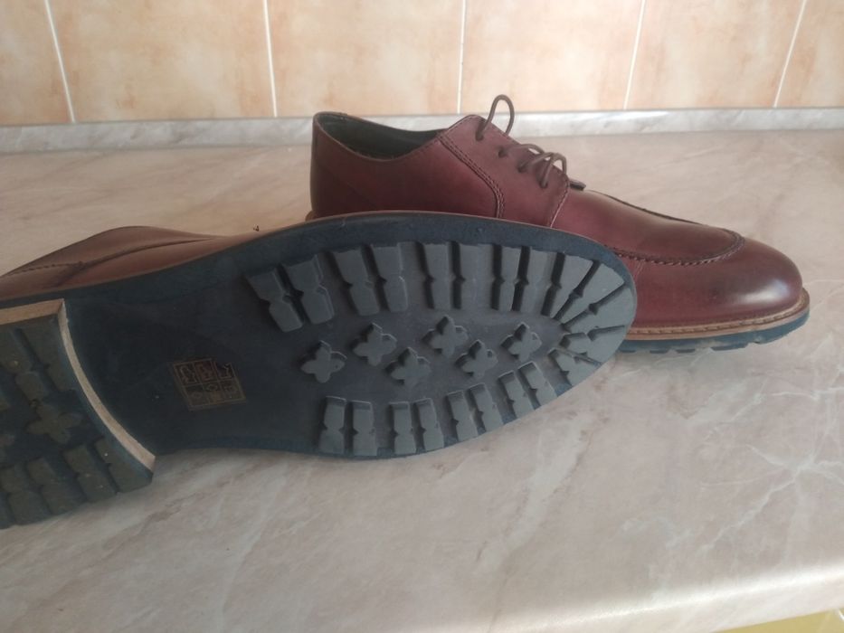 Продам туфлі нові