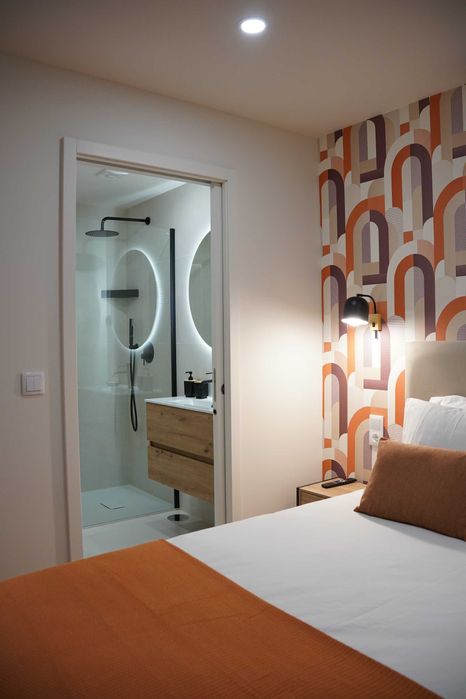 Arrendamento de Estudio T0 na zona da Trindade- Porto, novo, ultimo piso, completamente equipado e climatizado com vistas para a cidade.