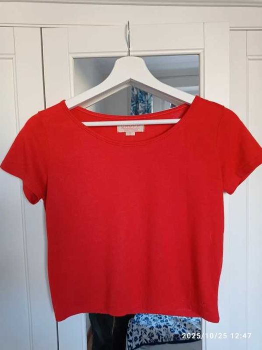 Czerwona bluzka z krótkim rękawem basic capsule minimal red summer tee Cropp S