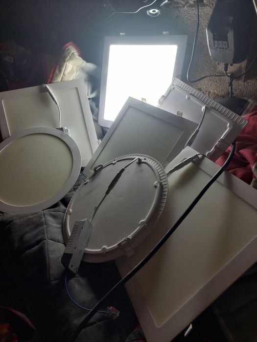 Ceiling-mounted spotlight433491377537699845