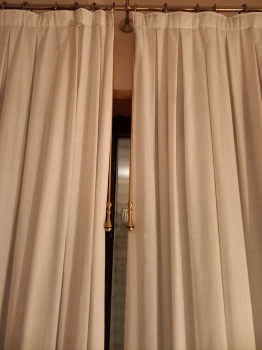 Excelente cortinados em linho e reposteiros