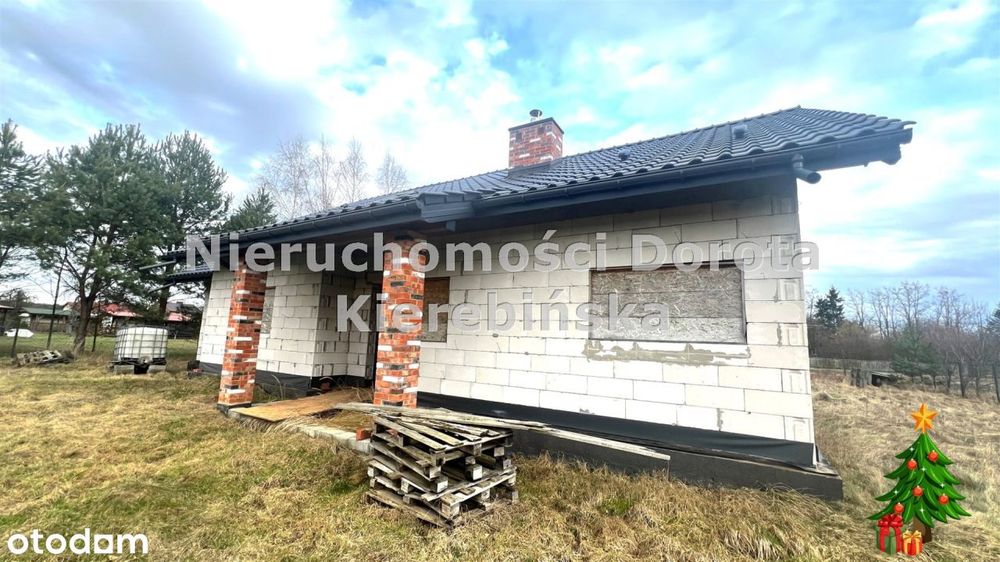 Dom w stanie surowym nad Zalewem Sulejowskim.