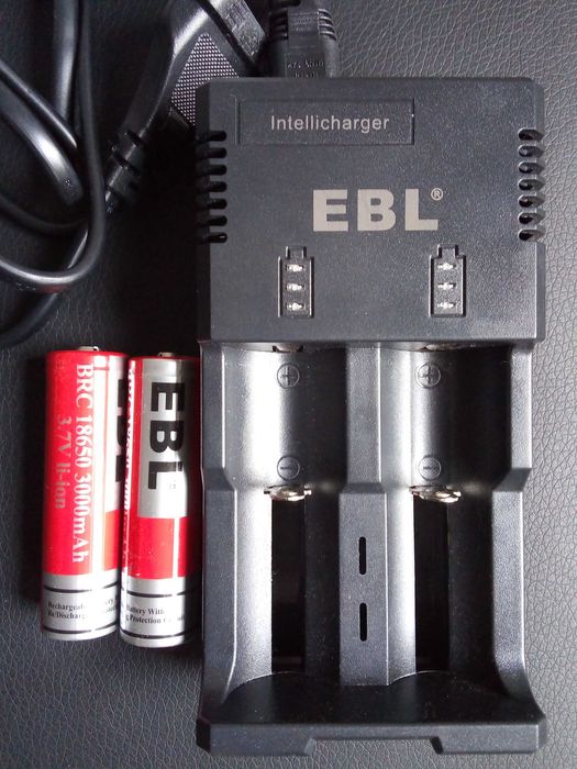 Ładowarka baterii i akumulatorków Aaa Aa