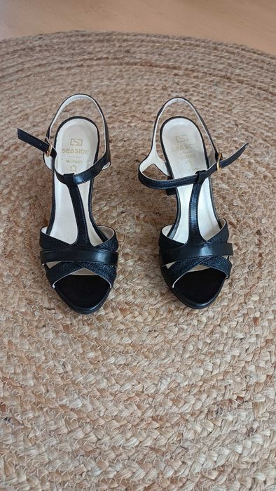 Sandálias pretas