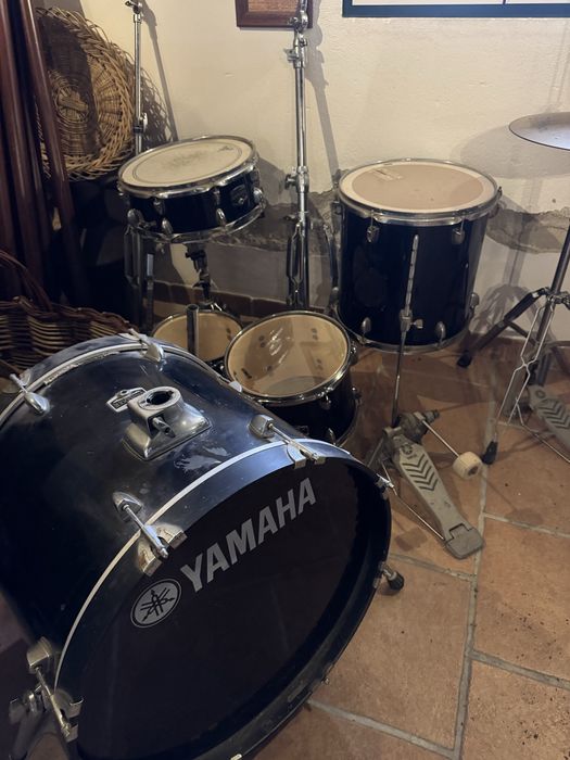 Yamaha Rydeen Studio Black Glitter