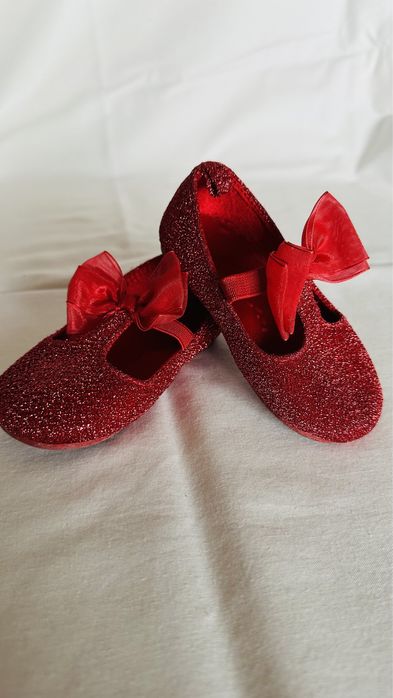 Sapatos brilhantes lindíssimos menina