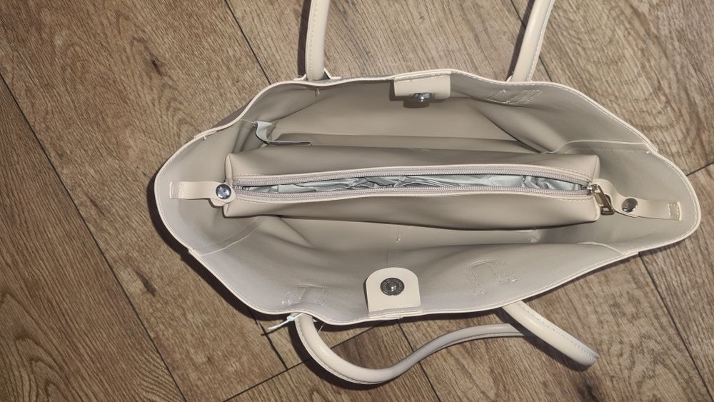 Torebka damska z kosmetyczką