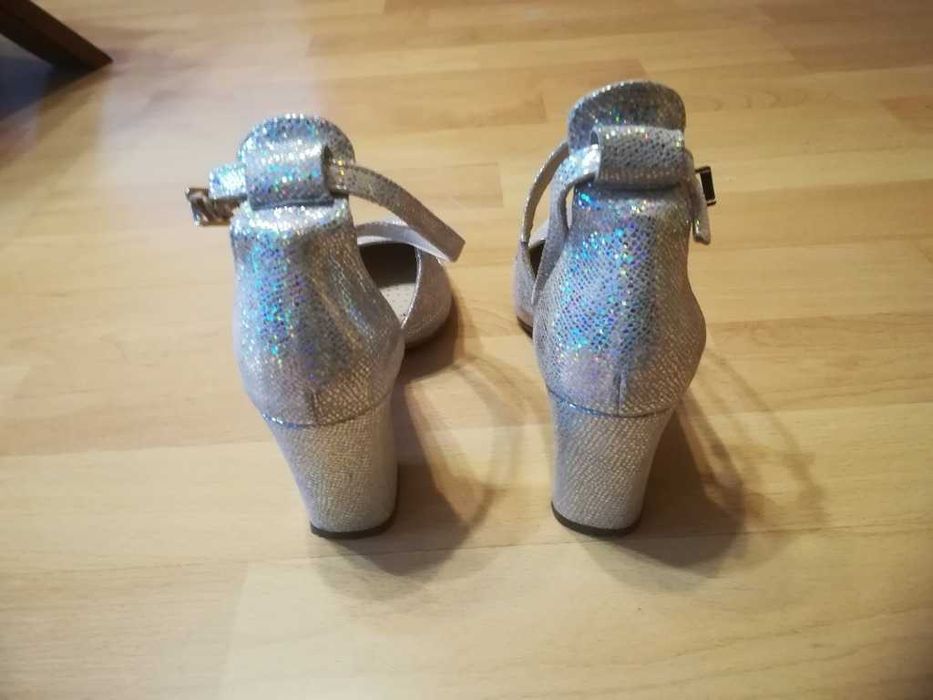 Srebrne czółenka Prestige 2045 – buty ślubne, tanio