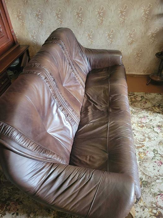 Продам кожаный диван