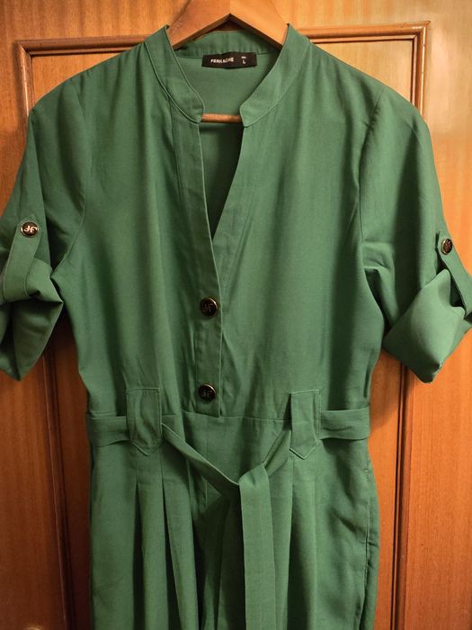 Macacão verde de mulher