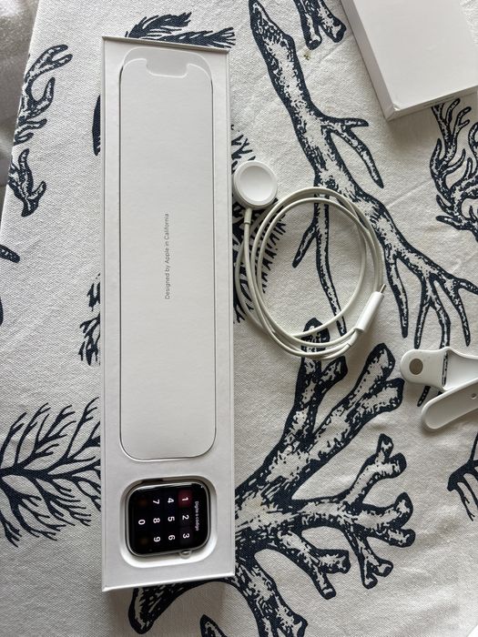 Apple Watch SE 44mm Silver Aluminum – Excelente estado