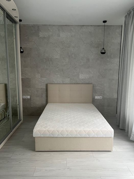 Одноповерховий будинок в Лісовий Бучі з ремонтом та озером