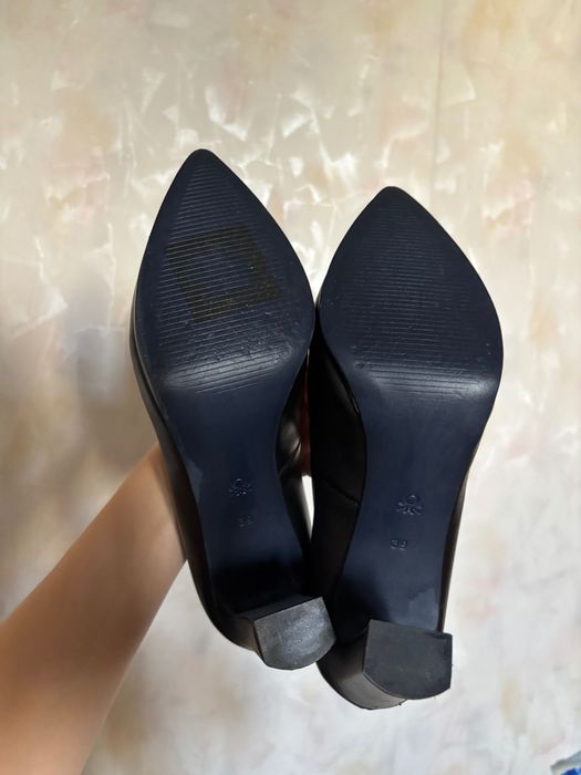 Класичні чорні туфлі United Colors of Benetton, розмір 38-39