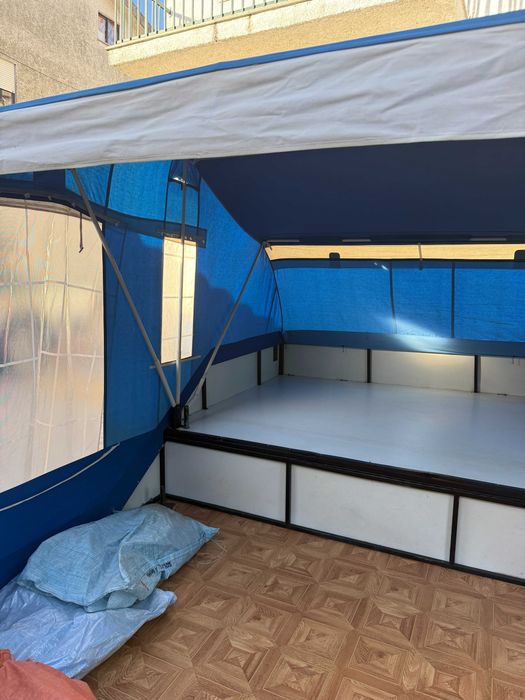 Auto-tenda Grou em bom estado com 2 quartos + 1 sala + avançado
