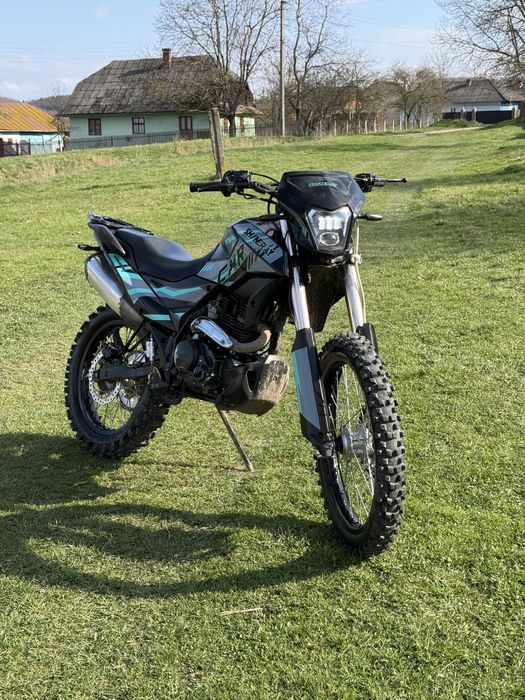 Продам мотоцикл всі деталі за номером телефону