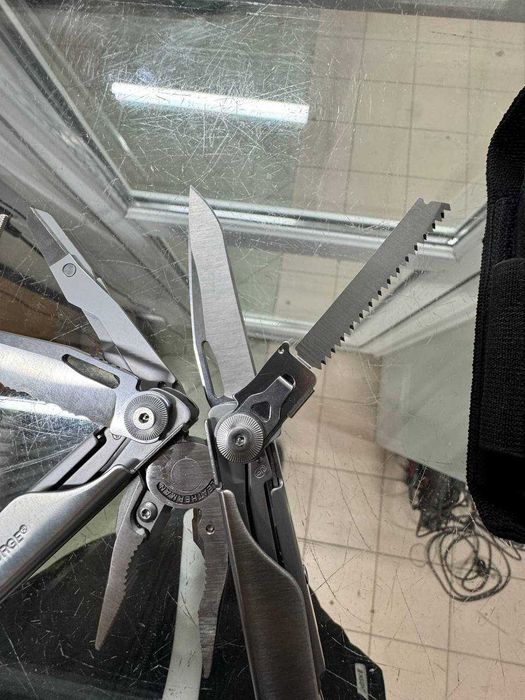 МультітулLEATHERMAN SURGE