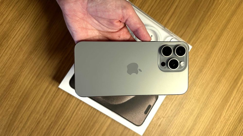 iPhone 15 Pro Max 256GB Titanium estado impecável