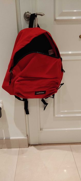 Mochila Eastpak vermelha NOVA
