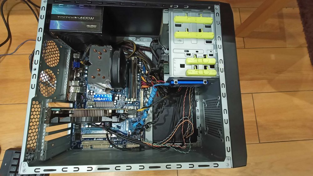 Zestaw komputerowy  stan B.dobry . SSD , WiFI , 4x3.4 GHz