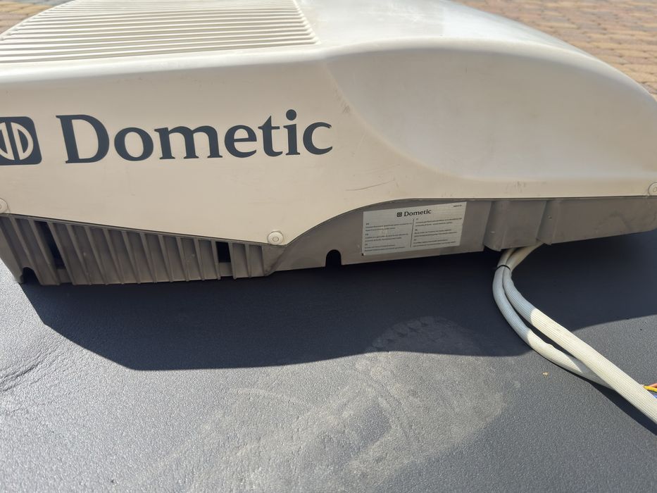 Klimatyzacja Dachowa   Dometic  FreshJet FJ-2200z funkcja grzania  do Kampera Przyczepy