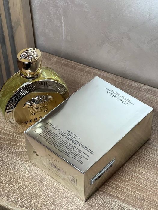 Versace Eros Pour Femme
V
Соковитий гранат і лимон дають іскристий ста